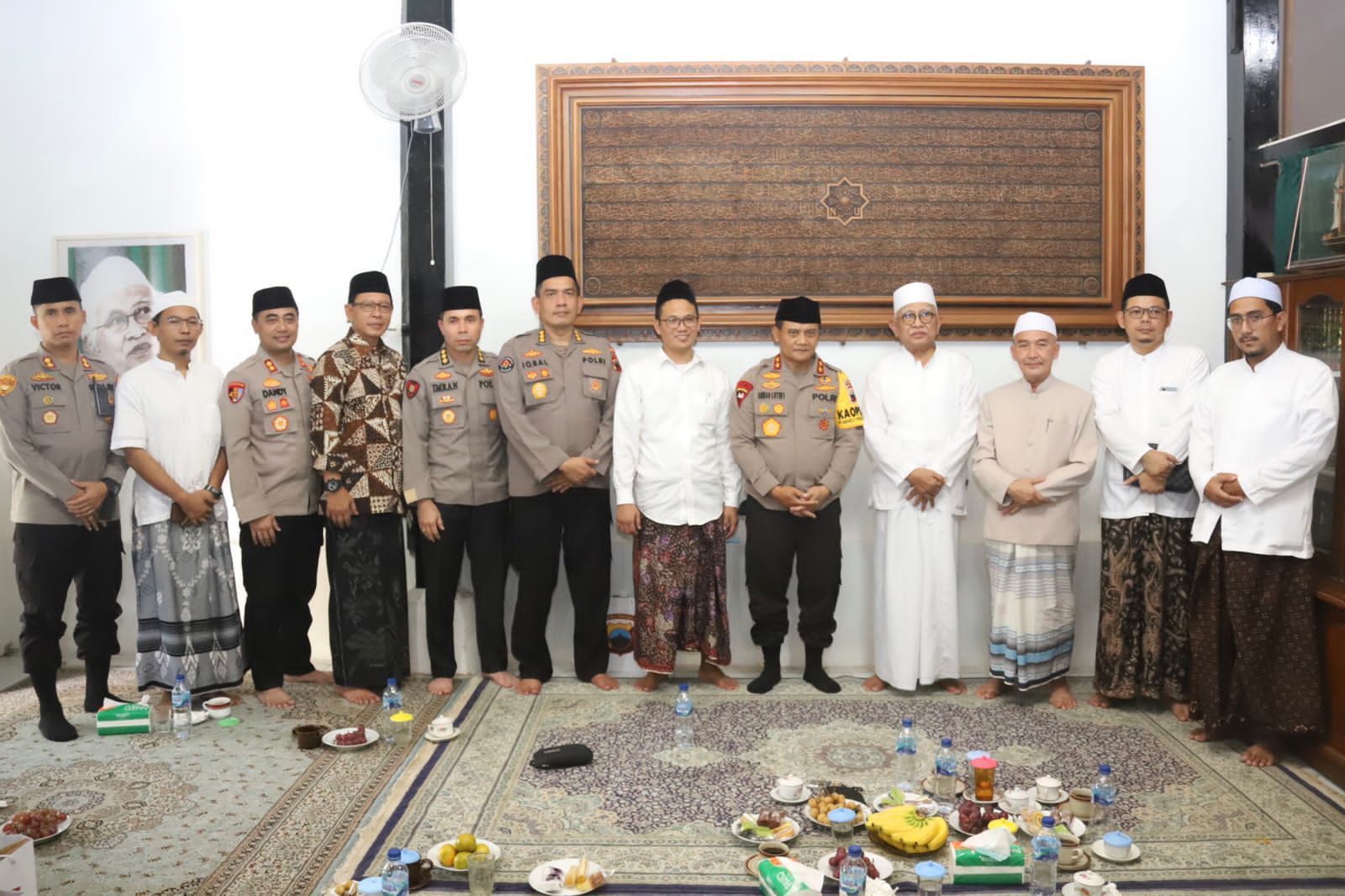 Kapolda Jateng Mengunjungi Alim Ulama Rembang di Kediaman Gus Mus