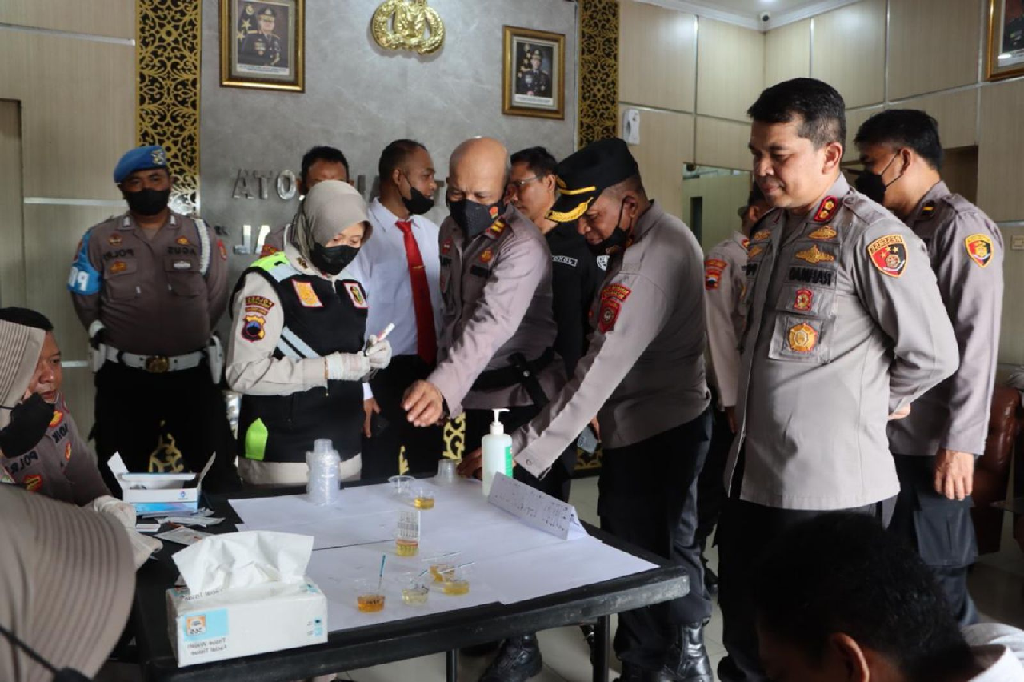 Mendadak Polres Tegal Kota Adakan Tes Narkoba Bagi Perwira