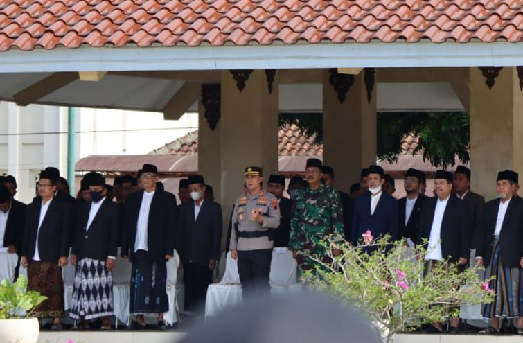 Polres Banjarnegara Lakukan Pengamanan Upacara Hari Santri Nasional 2022