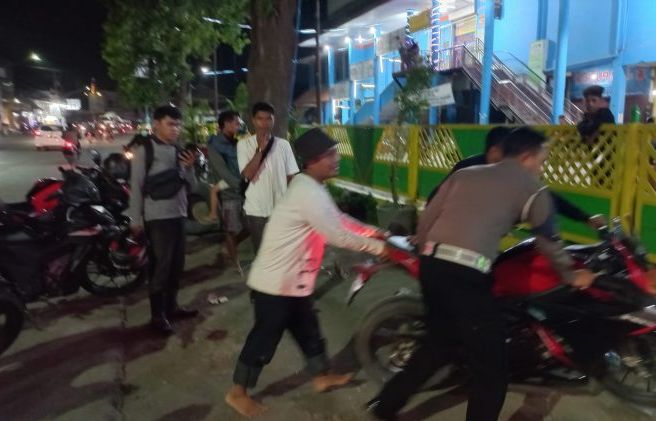 Tukang Becak di Pasar Banjaran Tegal Kritis Tertabrak Motor