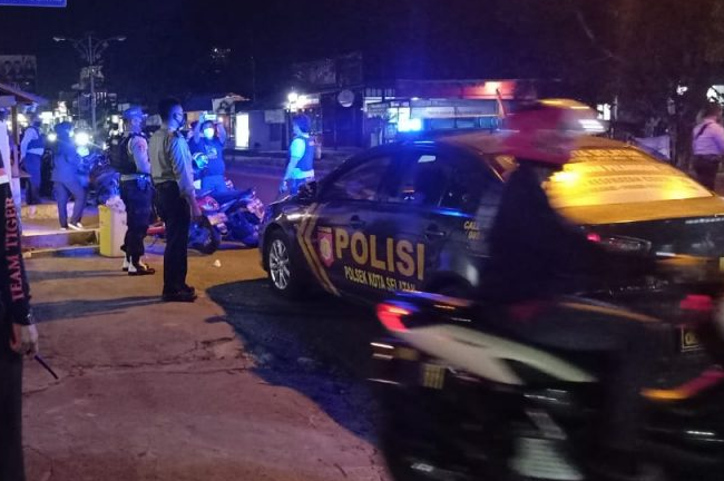 Kades Mejasem Barat Tegal Bersama TNI dan Polri Patroli Senyap