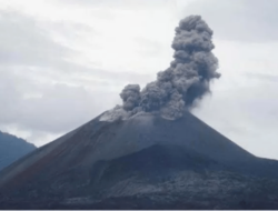 Kamis Pagi ini Gunung Anak Krakatau Kembali Erupsi