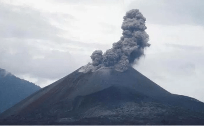 Kamis Pagi ini Gunung Anak Krakatau Kembali Erupsi