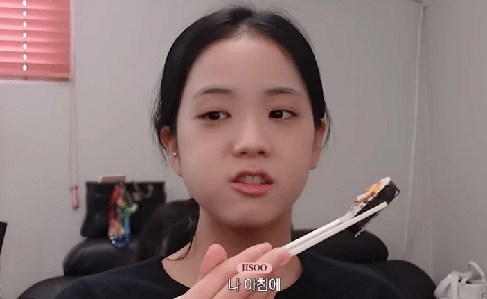 Reaksi Jisoo Blackpink saat memakan Gimbap Aku tak bermaksud memakan semuanya