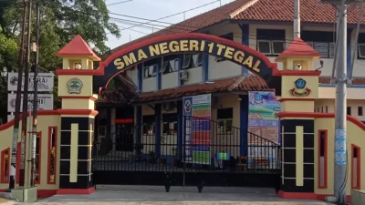 Gerbang sekolah SMA Negeri 1 Kota Tegal
