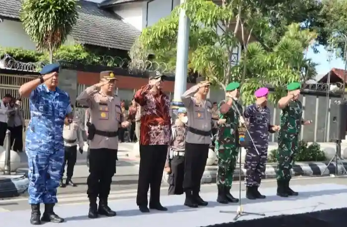 Anggota Polri dan TNI di Tegal Donor Darah dalam Rangka Hari Bhayangkara Ke-77