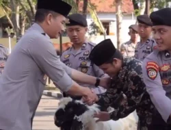 Polres Pemalang Bagikan 31 Kambing dan 2 Sapi Kurban ke Pengurus Masjid