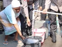 Polres Tegal Kota Beri Bantuan Air Bersih untuk Warga Kelurahan Panggung Jelang Hari Bhayangkara ke-77