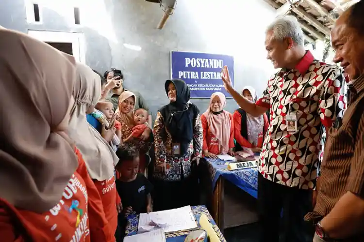 Ganjar Pranowo Tinjau Posyandu di Banyumas 2023