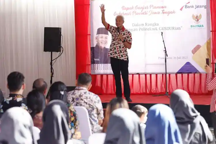 Ganjar Pranowo di Yayasan Politeknik Gusdurian Banyumas