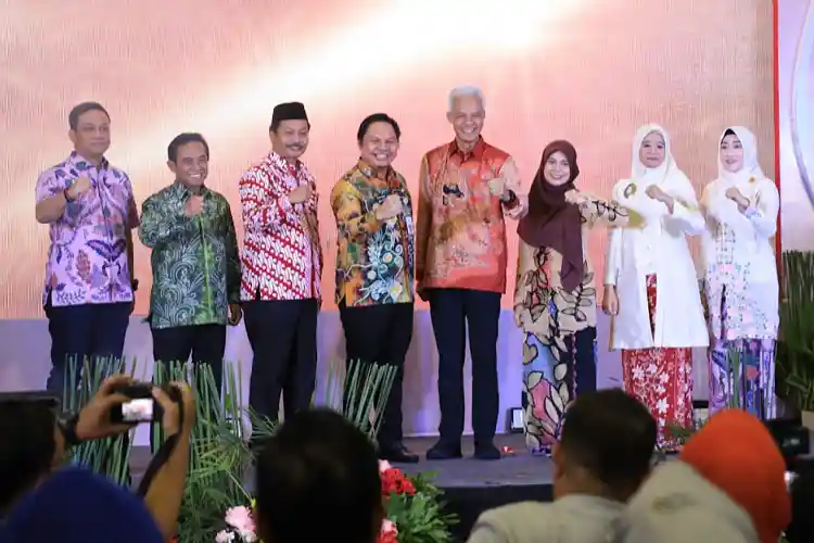 Ganjar Pranowo di pameran Dekranasda Jateng Expo 2023