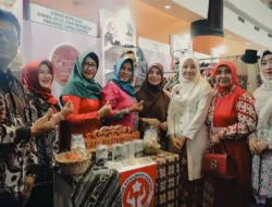 Dekranasda Jawa Tengah menggelar pameran produk UMKM Jateng di Atrium Duta Mall, Banjarmasin