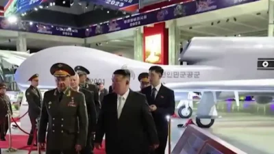 Pemimpin Korut Kim Jong Un dengan delegrasi Rusia dan China