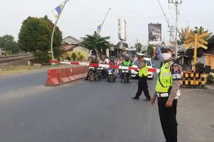 Polisi Tegal Kota Gelar Pos AG Pagi untuk Ciptakan Kamseltibcar Lalin