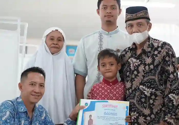 Poltek Harber Mengadakan Khitanan Massal untuk Anak-Anak di Tegal