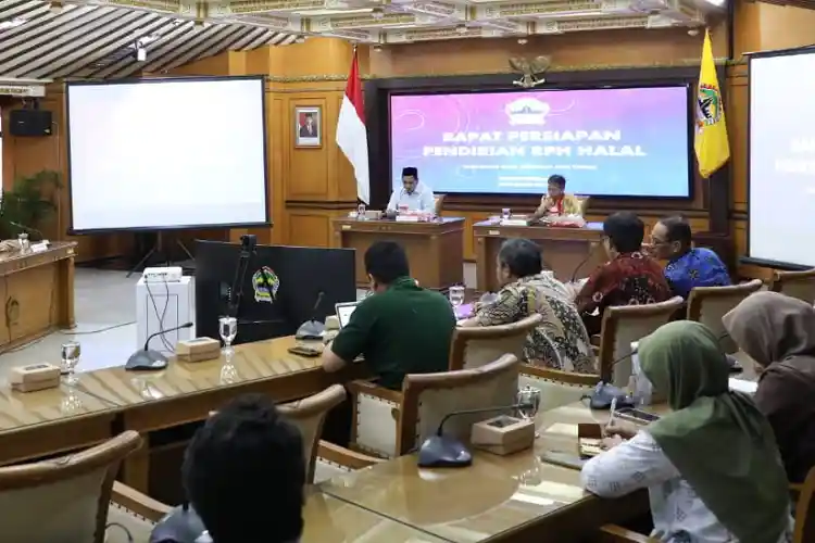 Rapat persiapan pembangunan RPH halal di kantor gubernur, Jumat