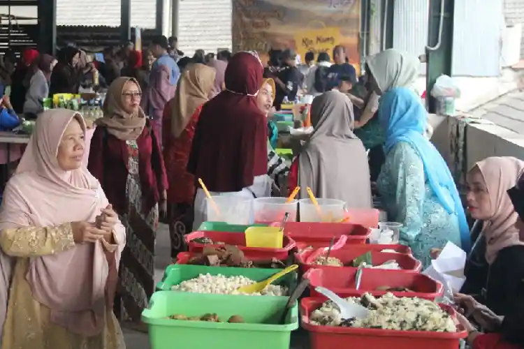 ASN Belanja di Pasar Tradisional