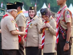 Atikoh Ganjar Pranowo Raih Lencana Karya Bakti dari Pramuka Nasional