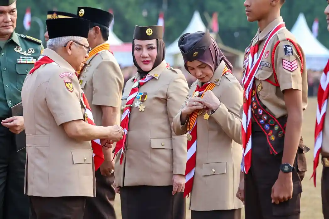 Atikoh Ganjar Pranowo Raih Lencana Karya Bakti dari Pramuka Nasional