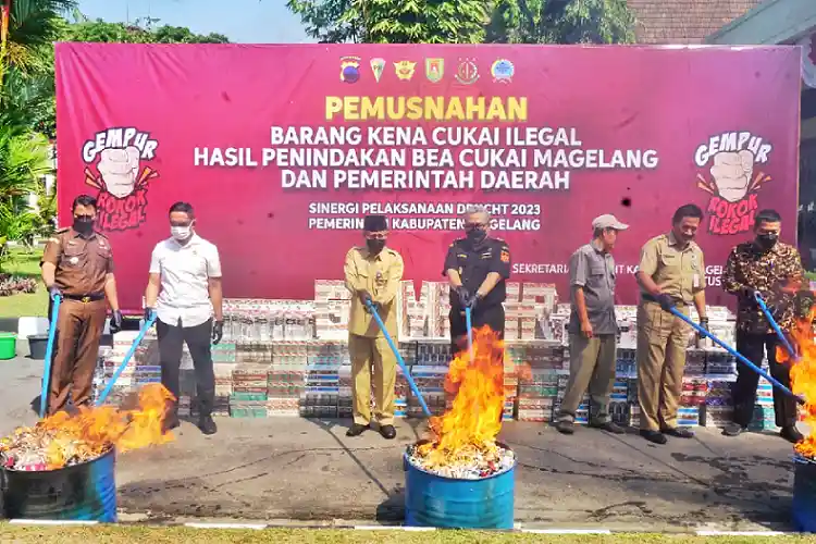 Bea Cukai Musnahkan 1.5 Juta Rokok dan Beberapa Miras Ilegal di Magelang