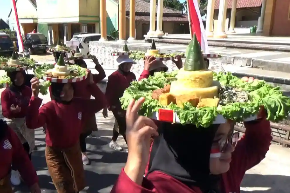 Desa Selo Rayakan HUT ke-100 dengan Kirab 1.000 Tumpeng dan Temu Tirta