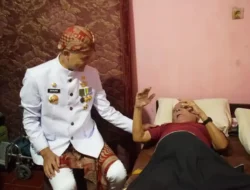 Ganjar Pranowo Bantu Rehabilitasi Rumah Veteran di HUT RI Ke-78