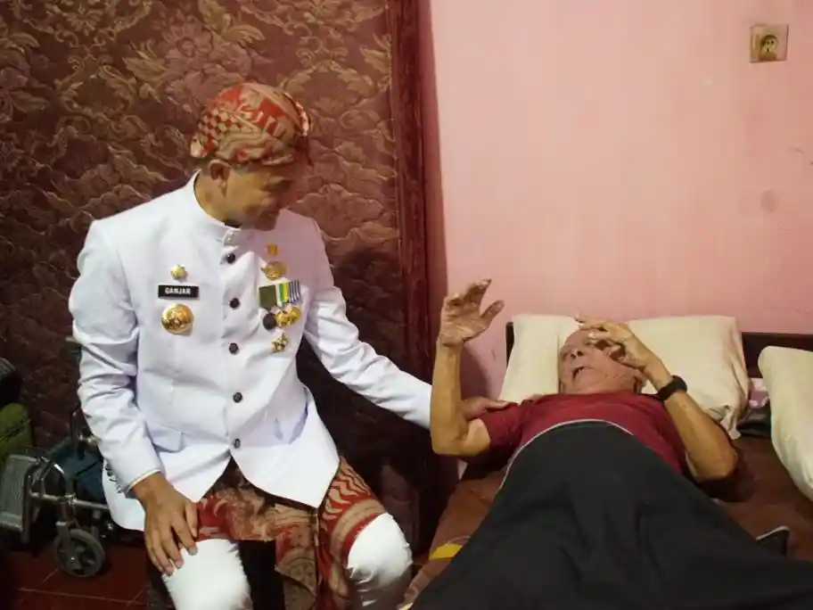 Ganjar Pranowo Bantu Rehabilitasi Rumah Veteran di HUT RI Ke-78