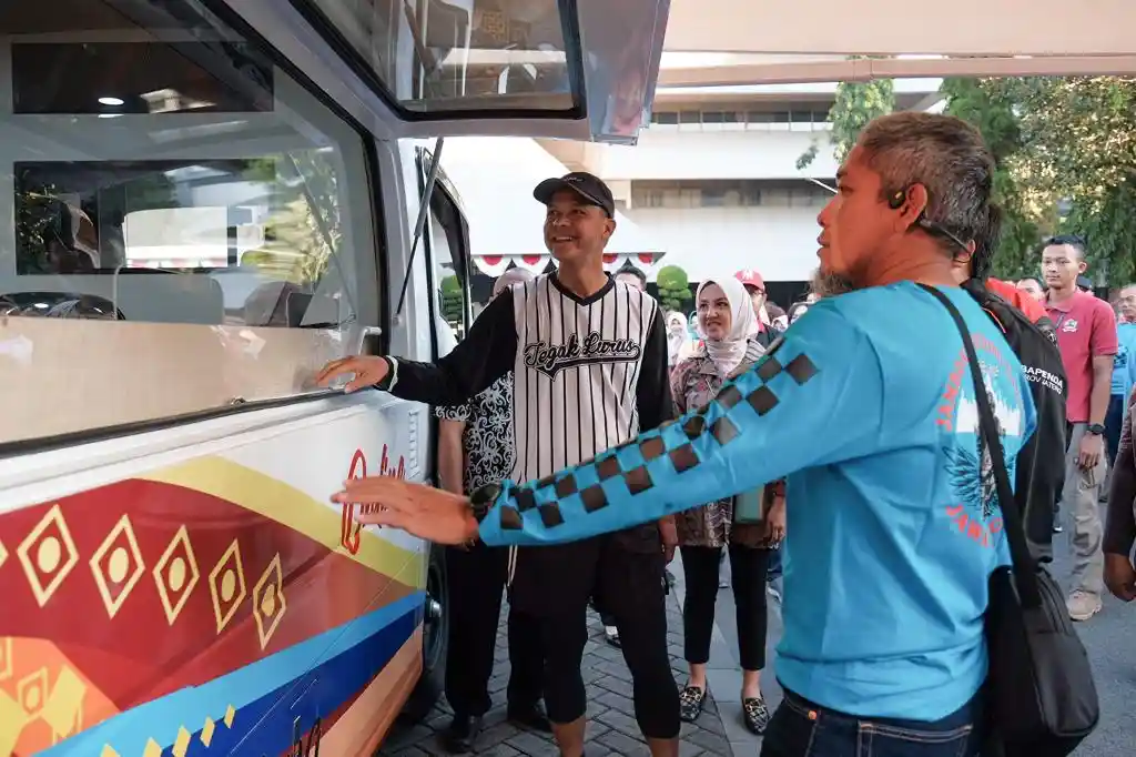 Ganjar Pranowo Lepas Touring Gayeng Jawa Tengah, Ajak Bikers Jaga Integritas