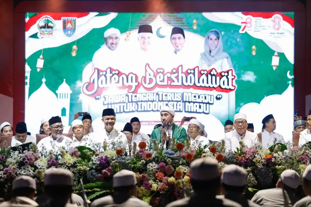 Ganjar Pranowo Pamit di Jateng Bersholawat Cilacap, Ribuan Zahir Mania Antusias