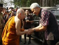 Ganjar Pranowo Silaturahmi dan Pamitan ke Bhante Pannavaro Mahathera