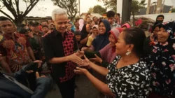 Ganjar Pranowo Tinjau Perbaikan Jalan Pebatan-Rengaspendawa, Warga Brebes Berterima Kasih