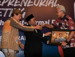 Ganjar Raih Penghargaan Gubernur Punakawan, Diapresiasi Atas Kreativitas dan Inovasinya