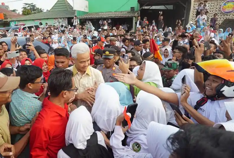 Ganjar Tinjau Proyek Puskesmas di Brebes, Ingatkan Pentingnya Integritas dan Antikorupsi