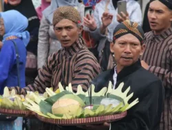 Pedagang Pasar Kliwon Temanggung Gelar Kirab dan Doa Bersama