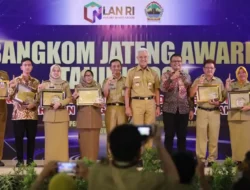 Penghargaan Bangkom Jateng Award 2023 diberikan kepada ASN dan OPD