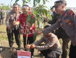 Polri dan Pemkab Semarang Tanam 1.000 Bibit Pohon Produktif
