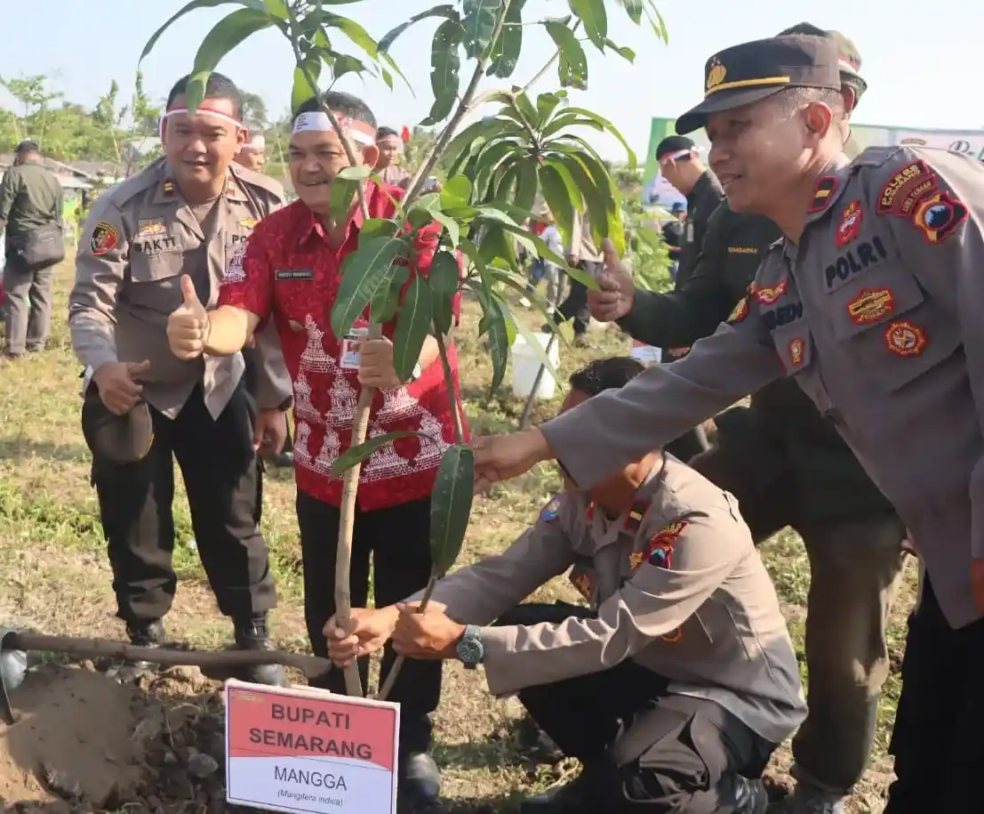 Polri dan Pemkab Semarang Tanam 1.000 Bibit Pohon Produktif