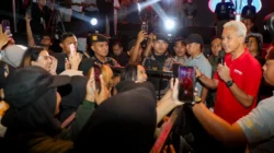 Ribuan Penonton Histeris Saat Ganjar Pranowo Hadir di Konser HUT Jateng ke-78 di Brebes