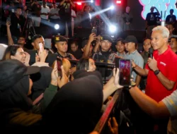 Ribuan Penonton Histeris Saat Ganjar Pranowo Hadir di Konser HUT Jateng ke-78 di Brebes