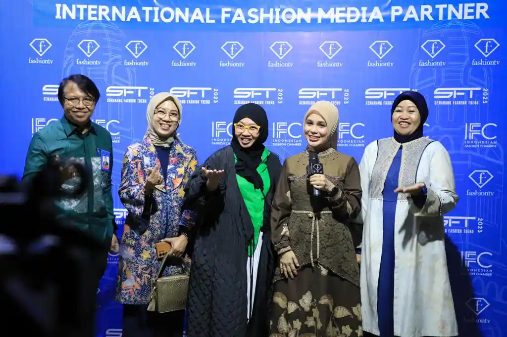 Santri Jateng Pamer Karya Fesyen Muslim di SFT, Atikoh Ganjar Pranowo Kagum