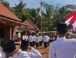 Santri Ponpes Tahfidz Al Musthofa Tebuireng 16 Gelar Upacara Bendera dengan Sarung dan Kopiah