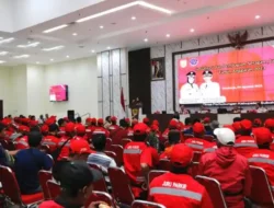 Bupati Sukoharjo Beri Seragam Baru untuk Juru Parkir, Harapkan Tingkatkan PAD