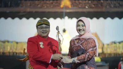 Klaten Rayakan Hari Jadi ke-219 dan HUT ke-78 RI dengan Wayang Kulit