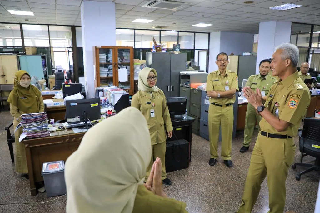 Kunjungi Ruangan ASN, Ganjar Pranowo Sampaikan Pesan Terakhir Sebagai Gubernur Jateng