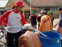 PMI Kabupaten Tegal Salurkan 684.000 Liter Air Bersih untuk 20 Desa Terdampak El Nino