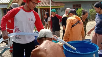 PMI Kabupaten Tegal Salurkan 684.000 Liter Air Bersih untuk 20 Desa Terdampak El Nino