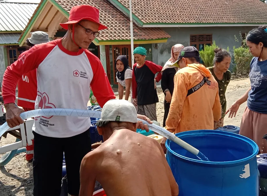 PMI Kabupaten Tegal Salurkan 684.000 Liter Air Bersih untuk 20 Desa Terdampak El Nino