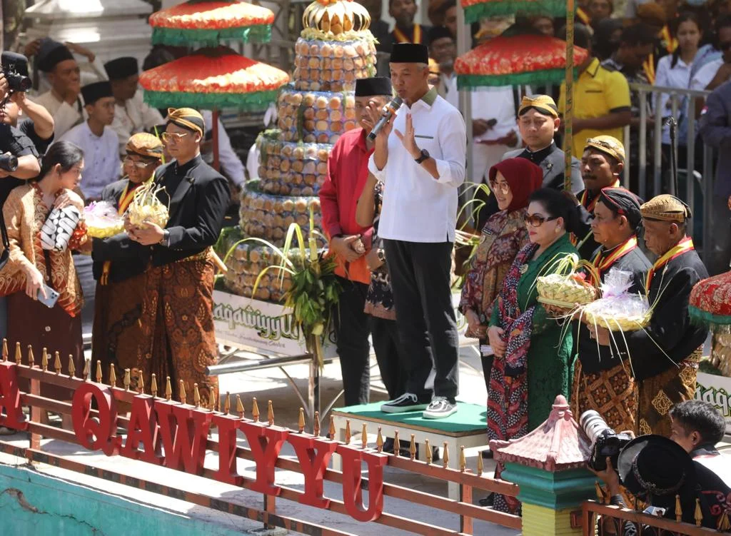 Ribuan Warga Ikuti Tradisi Sebar Apem Yaa Qowiyyu di Klaten