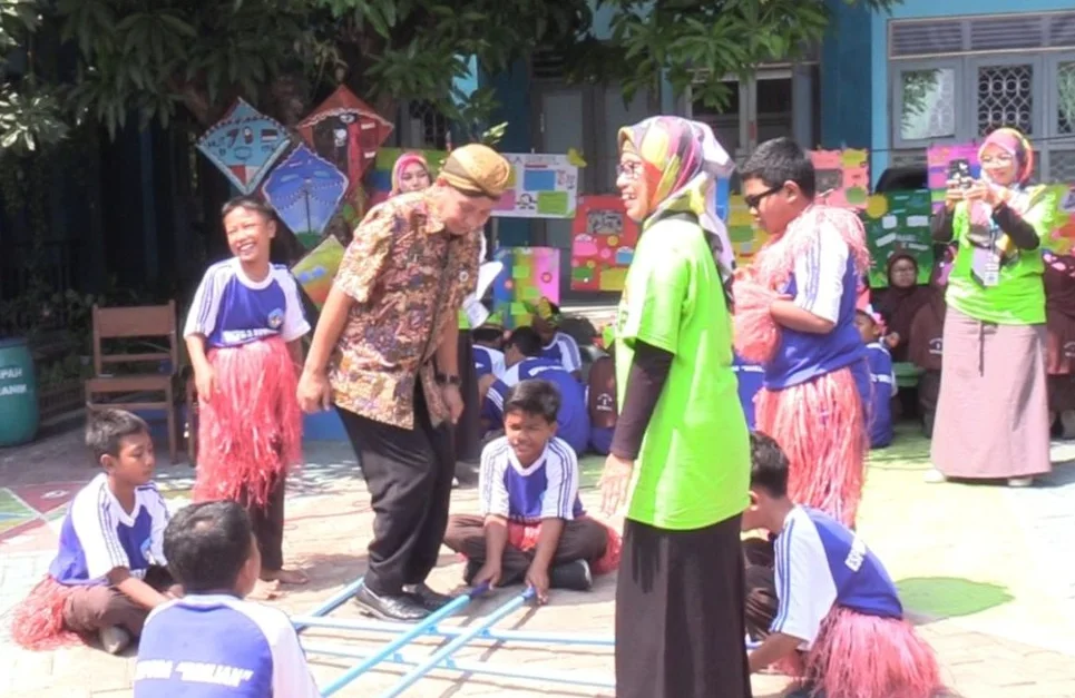 SMPN 3 Rembang Ajak Siswa Main Permainan Tradisional, Cegah Ketergantungan Gadget