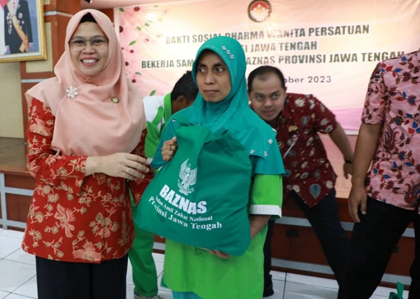 Dharma Wanita Jateng Bagi-Bagi Sembako